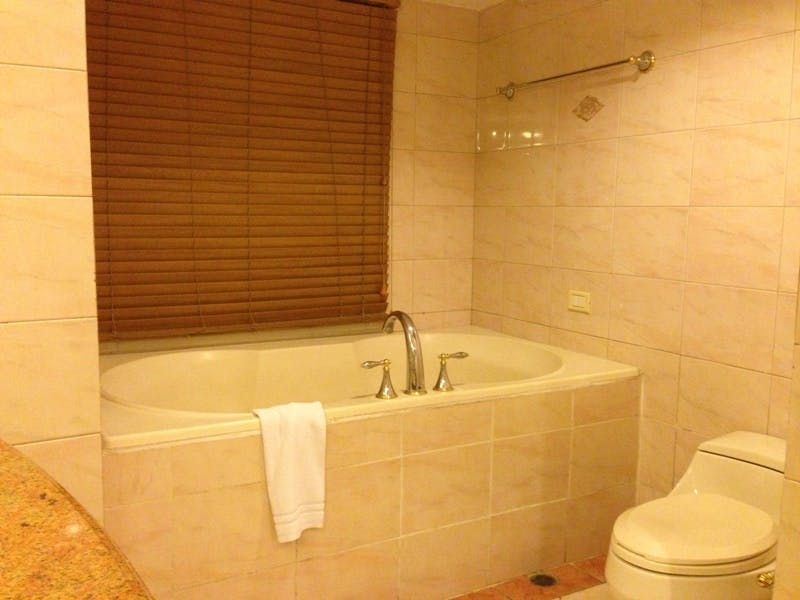 "3BR Condo for Rent in Fraser Place, Salcedo Village, Makati"08