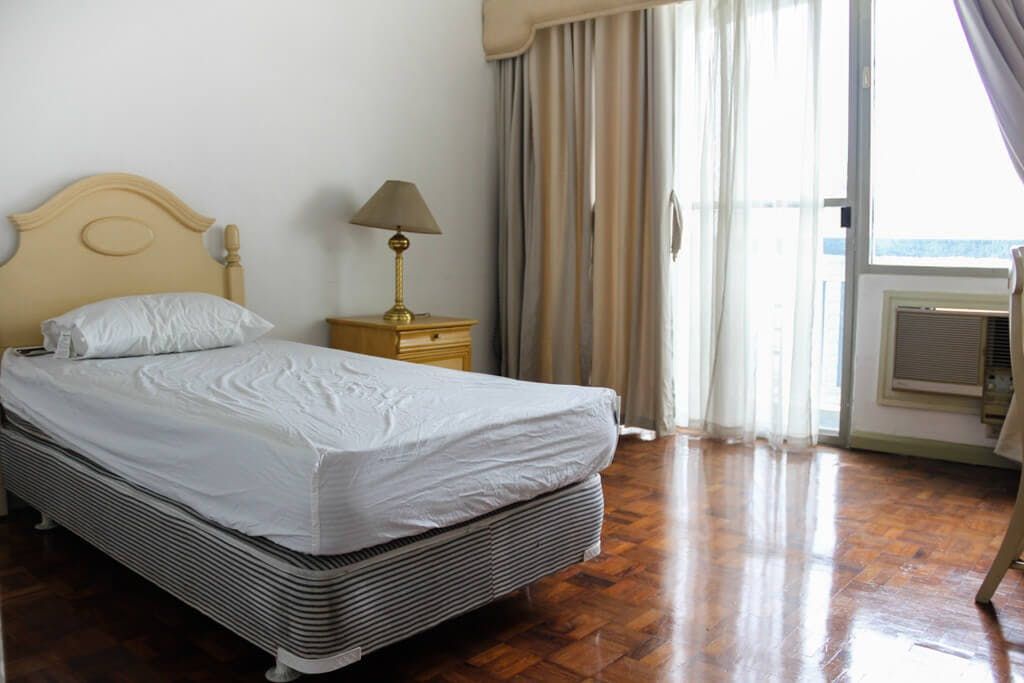 "2BR Condo for Rent in The Frabella 1, Legazpi Village, Makati"10