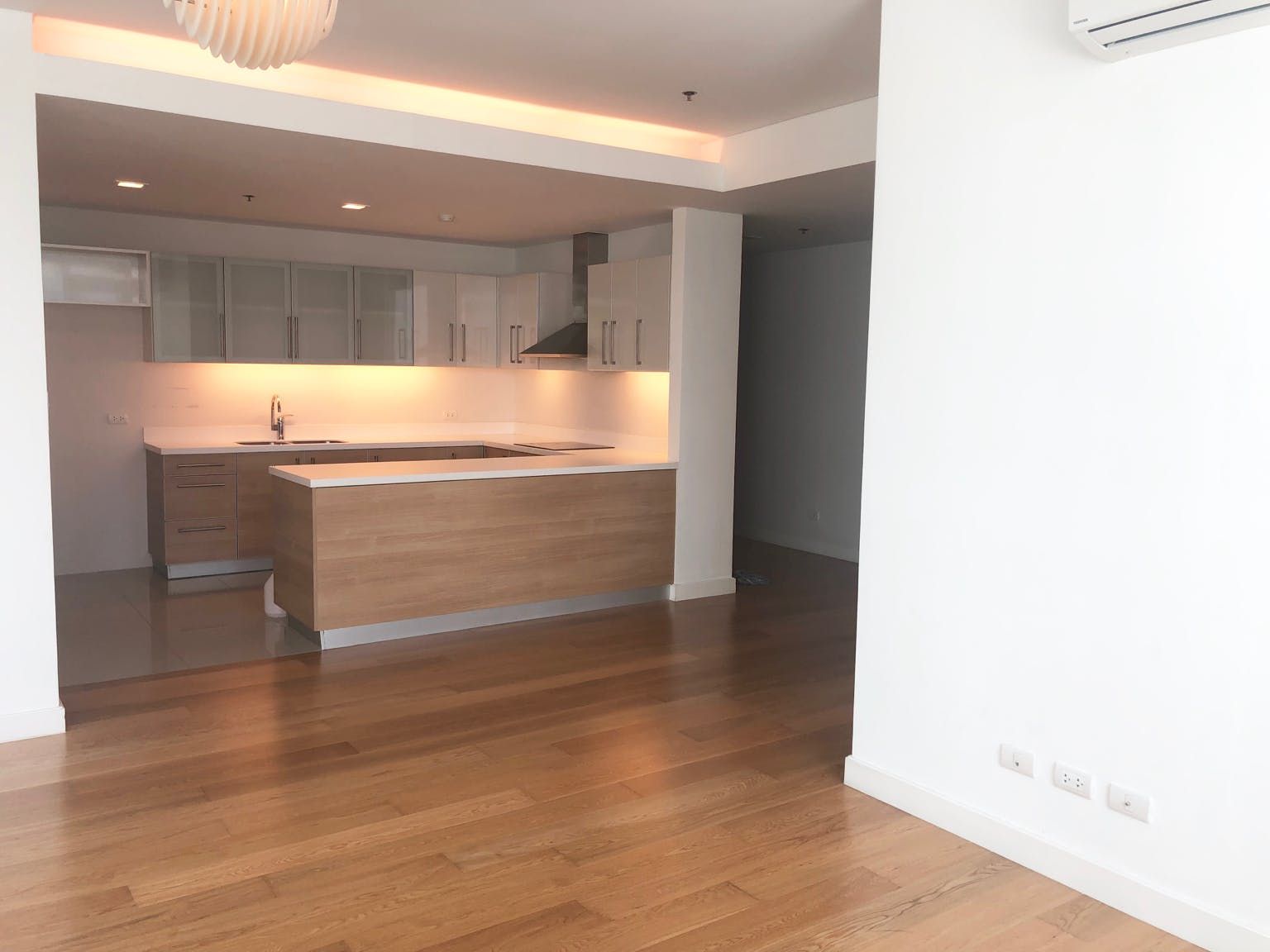 "2BR Condo for Rent in Park Terraces, San Lorenzo, Makati"06