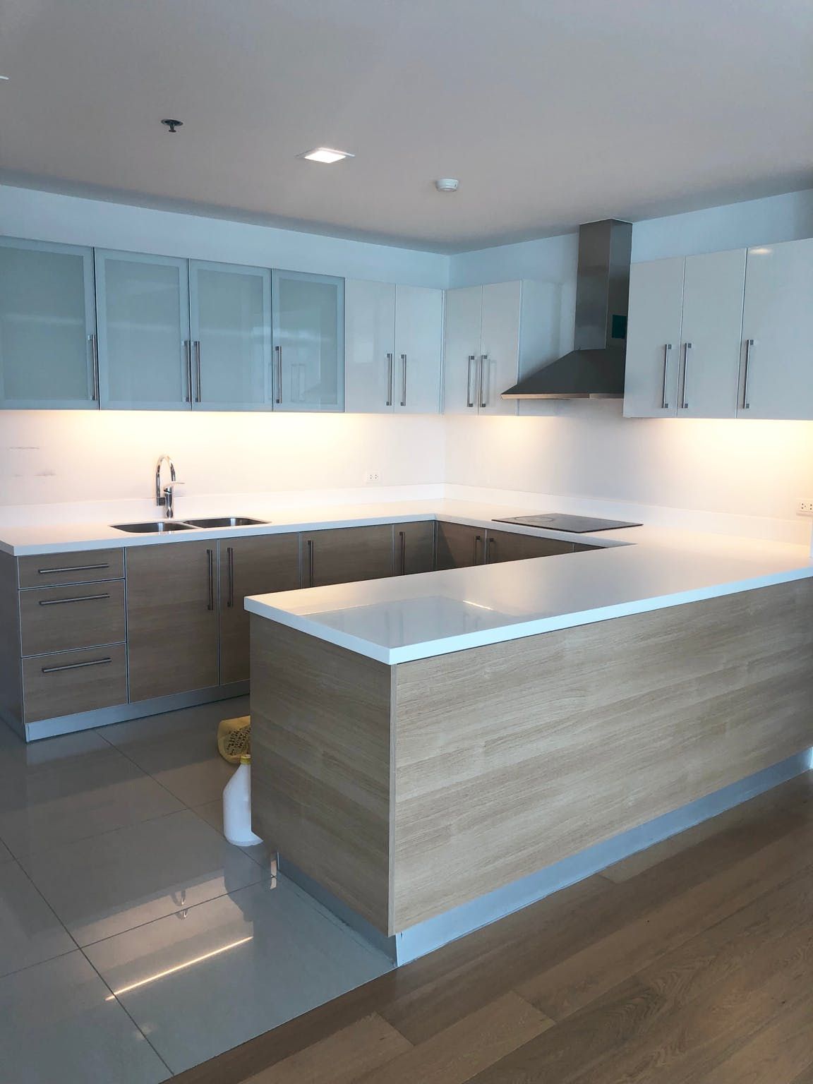 "2BR Condo for Rent in Park Terraces, San Lorenzo, Makati"08