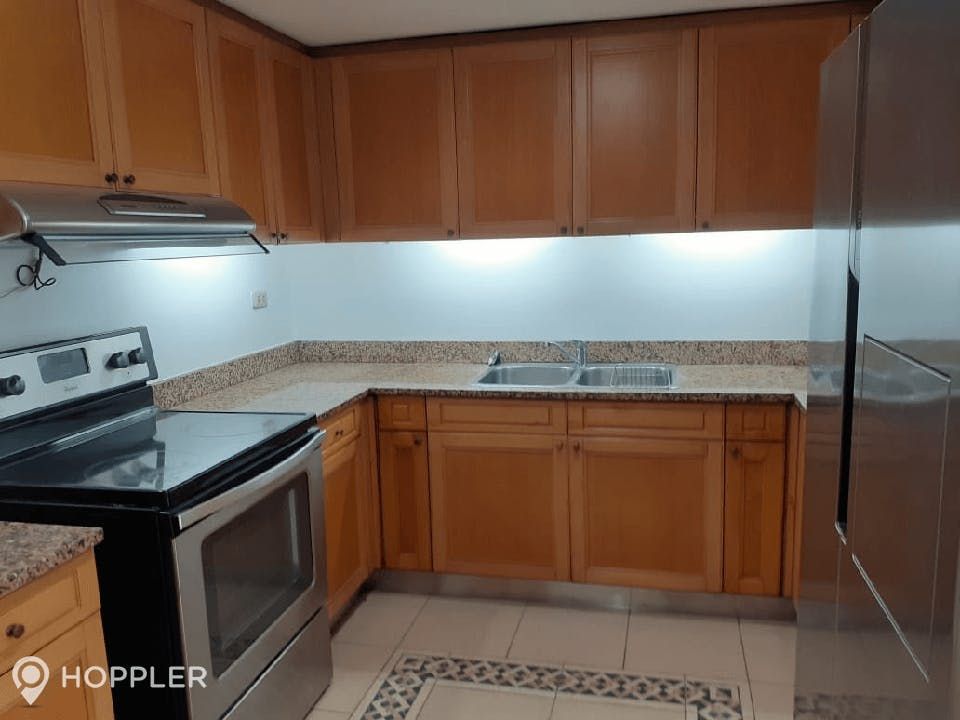 "2BR Condo for Rent in Amorsolo West, Rockwell Center, Makati"10