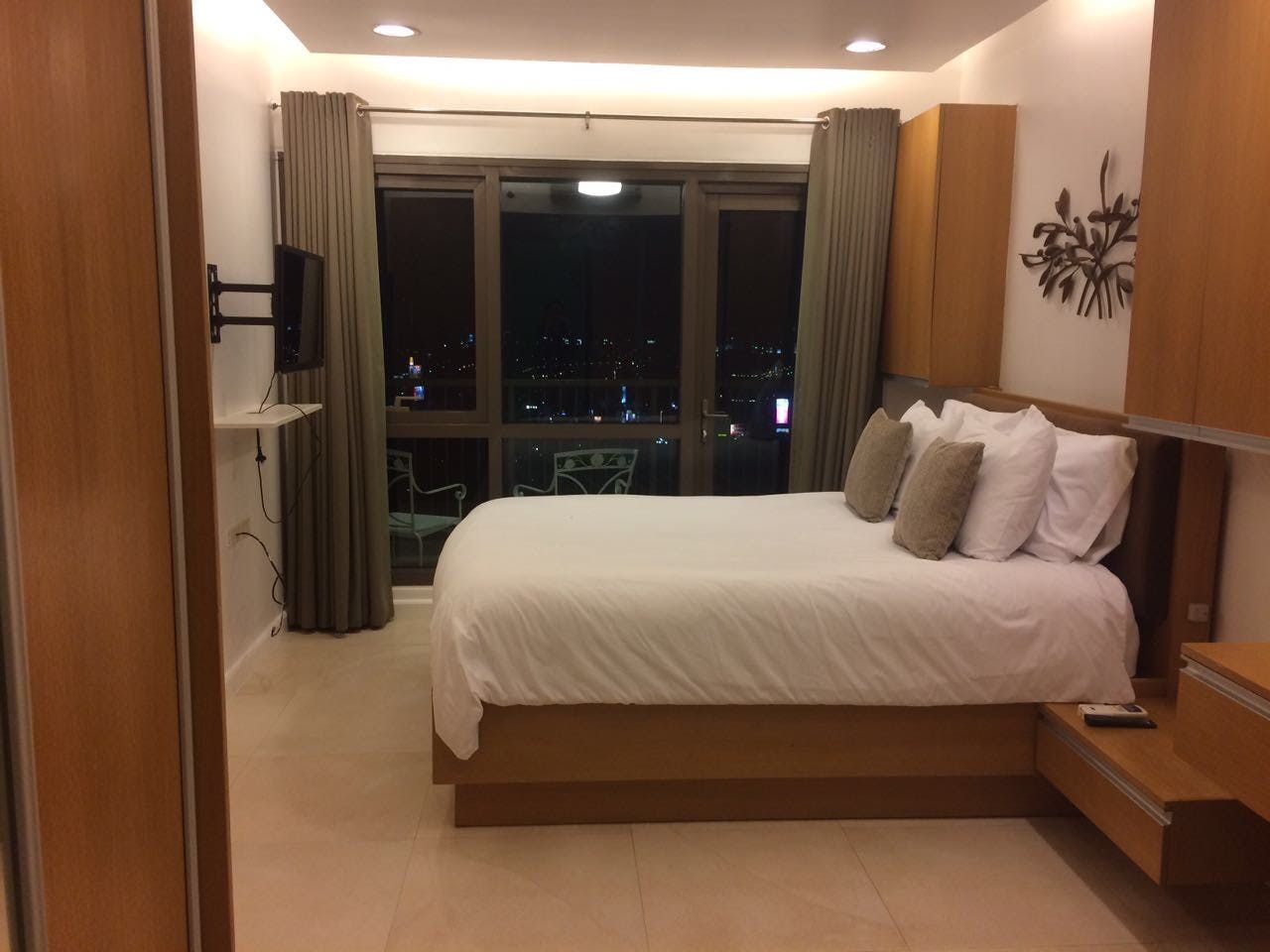 "1BR Condo for Rent in Joya Lofts and Towers, Rockwell Center, Makati"06