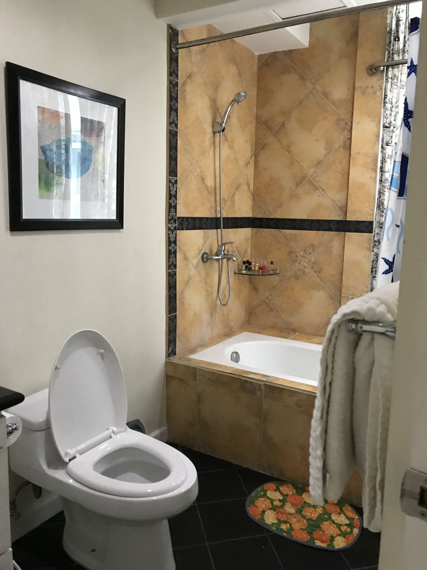 "2BR Condo for Rent in The Grand Hamptons, BGC - Bonifacio Global City,"09