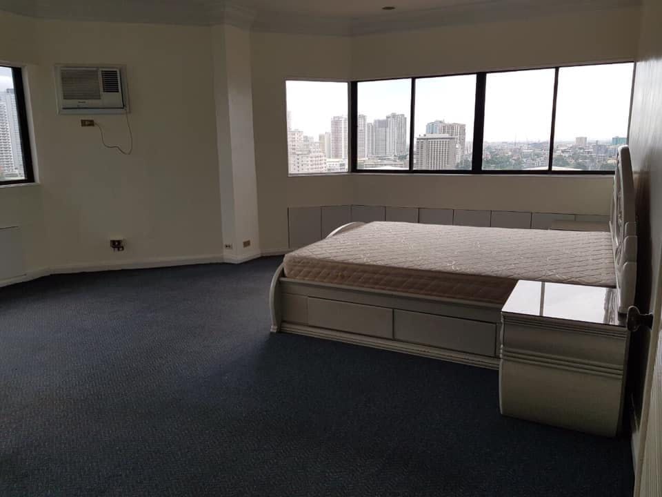 "2BR Condo for Rent in Echelon Tower, Malate, Manila"04