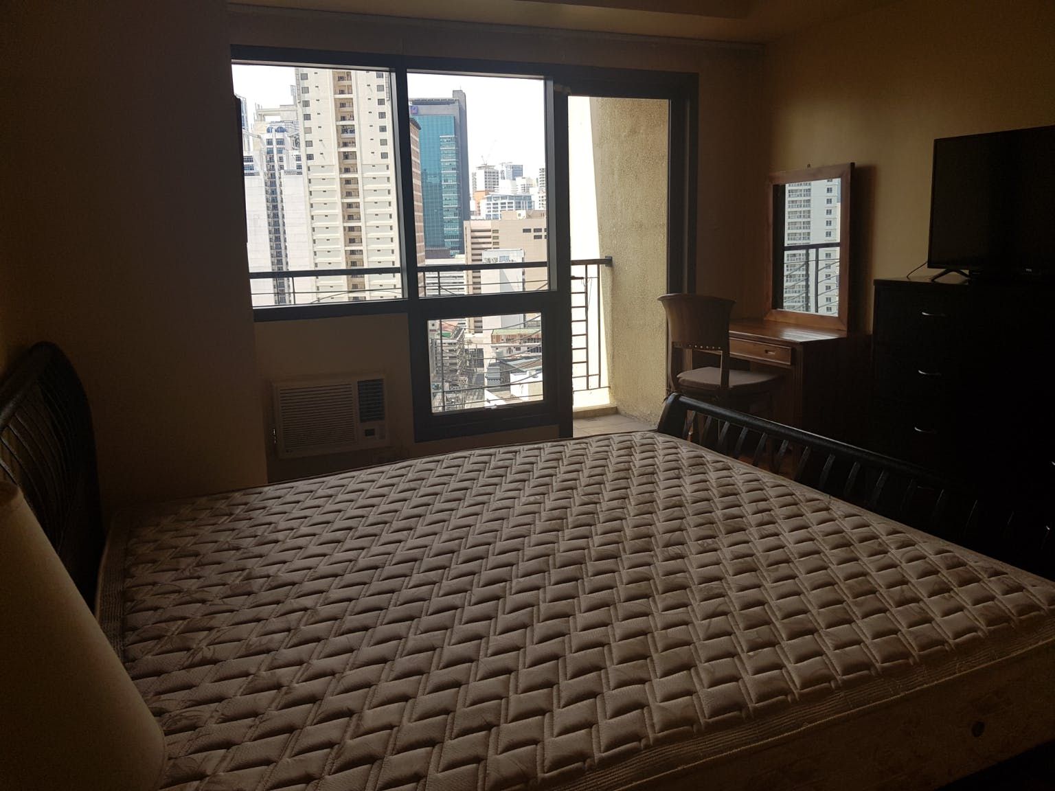"2BR Condo for Rent in Mosaic at Greenbelt, Legazpi Village, Makati"08