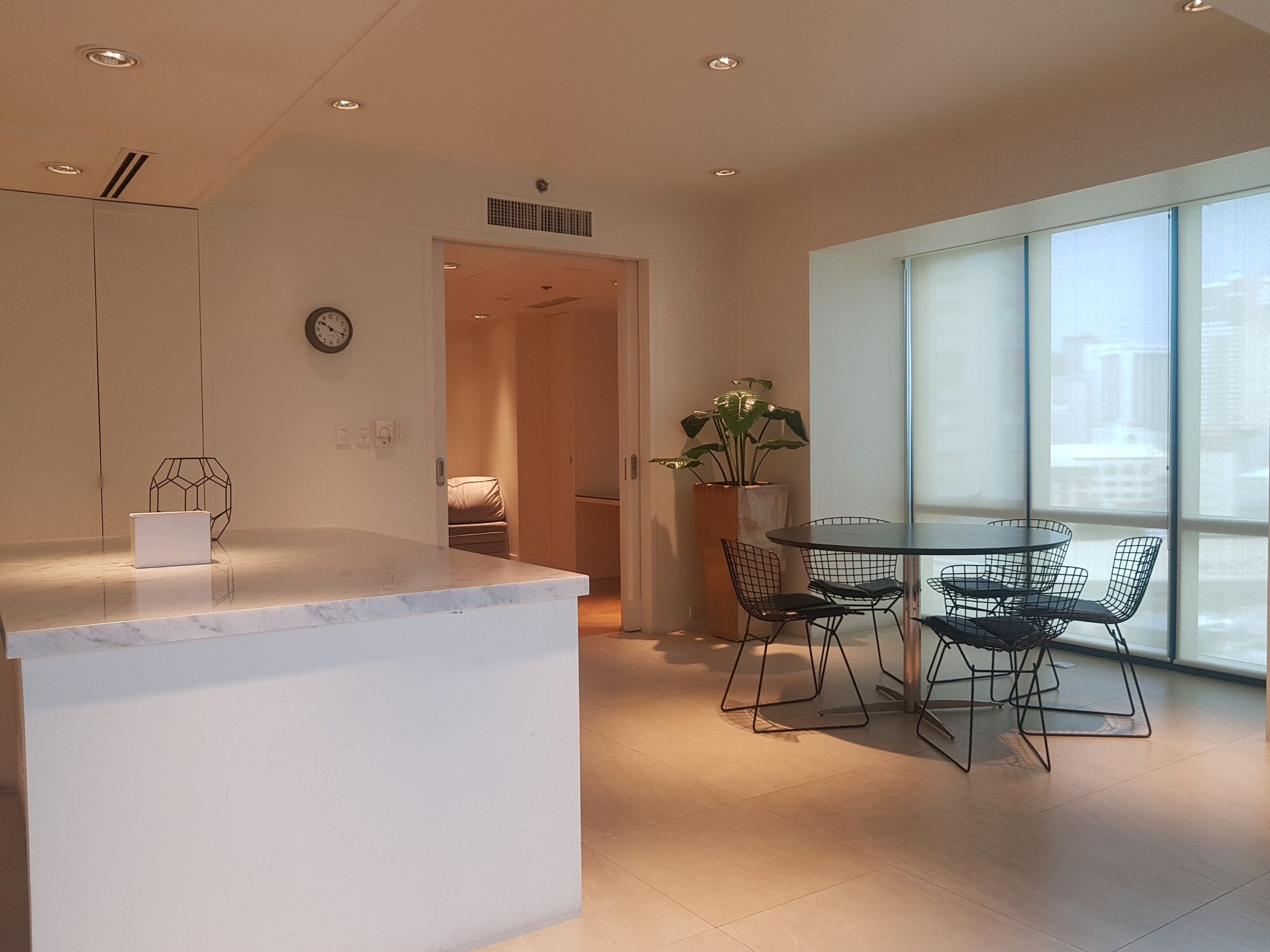 "2BR Condo for Rent in Amorsolo East, Rockwell Center, Makati"05
