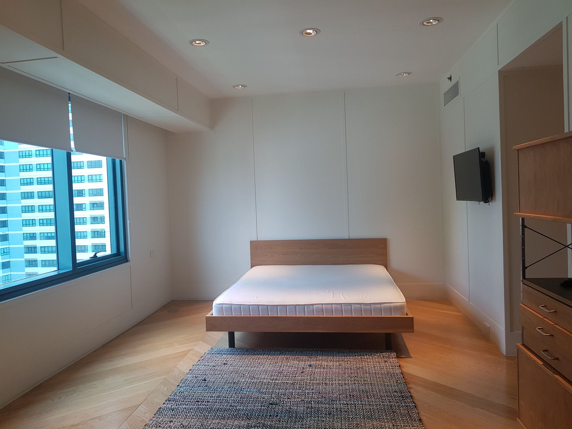 "2BR Condo for Rent in Amorsolo East, Rockwell Center, Makati"07