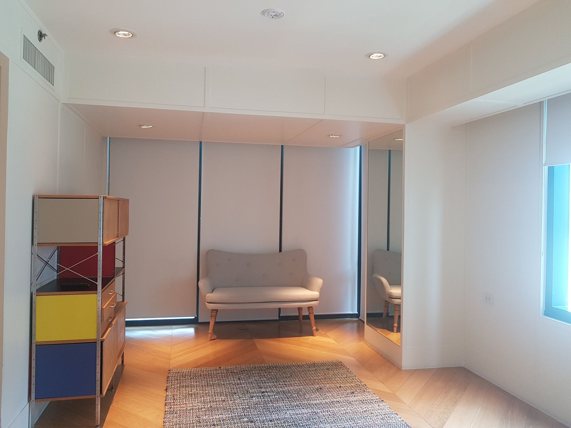 "2BR Condo for Rent in Amorsolo East, Rockwell Center, Makati"09