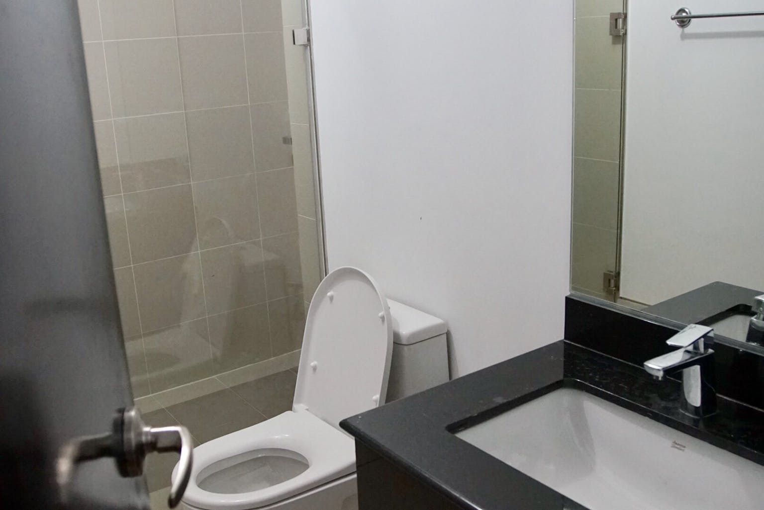 "Studio Condo for Rent in One Maridien Tower, BGC - Bonifacio Global Ci"04
