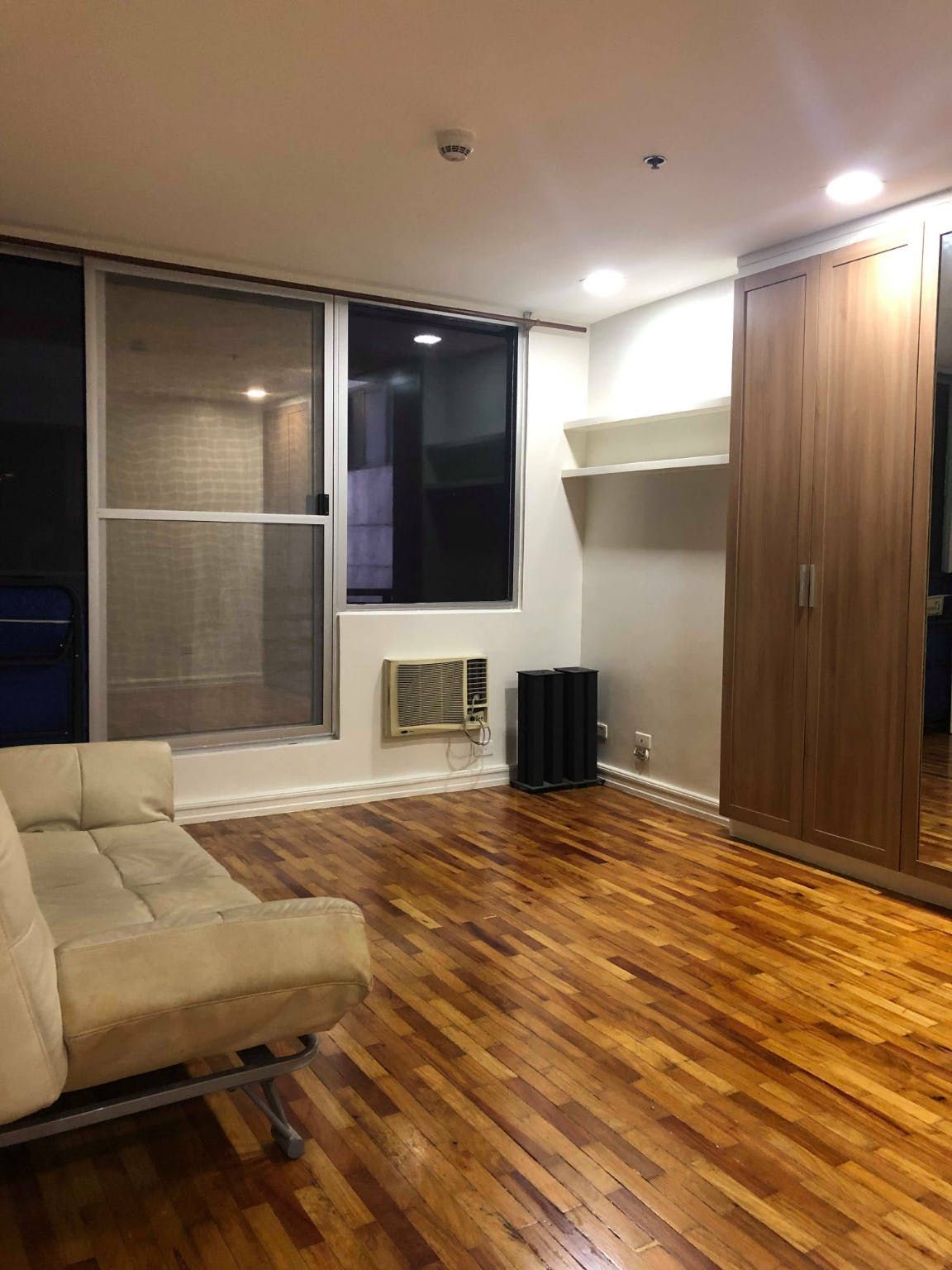 "2BR Condo for Rent in Easton Place, Salcedo Village, Makati"08