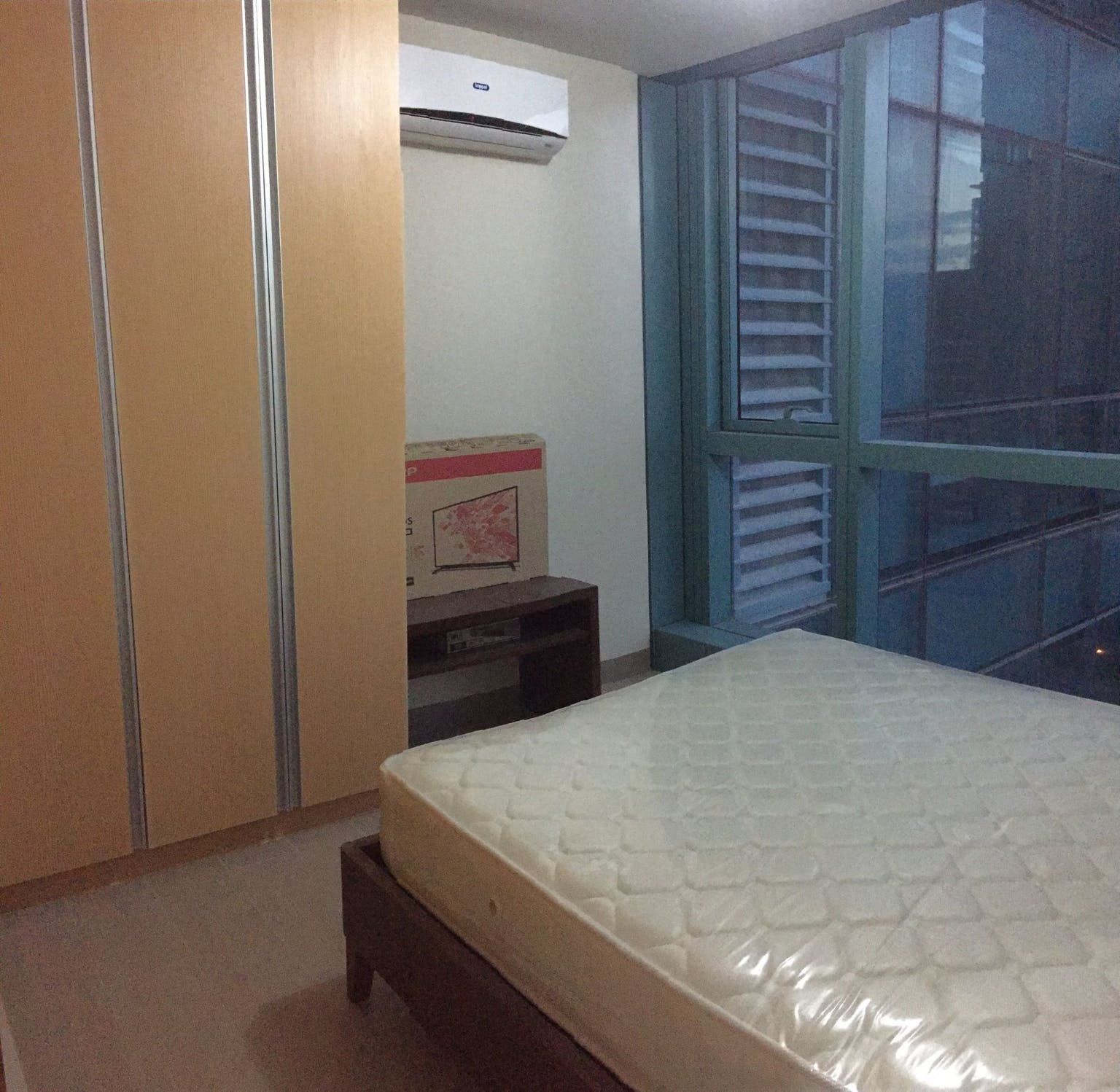 "Studio Condo for Rent in One Uptown Residence, BGC - Bonifacio Global"05