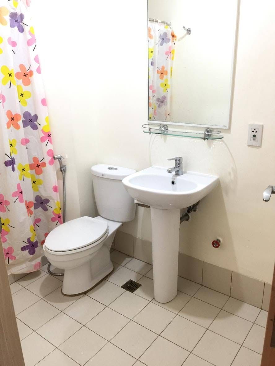 "Studio Condo for Rent in The Capital Towers, New Manila, Quezon City"08