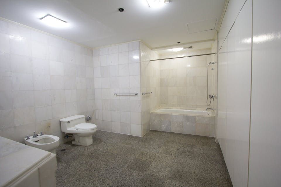 "2BR Condo for Rent in Kroma Tower, Legazpi Village, Makati"03