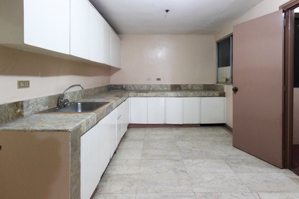 "3BR Condo for Rent in Goldland Plaza, Greenhills, San Juan"04