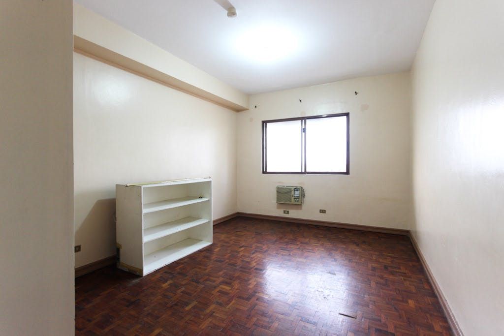 "3BR Condo for Rent in Goldland Plaza, Greenhills, San Juan"06
