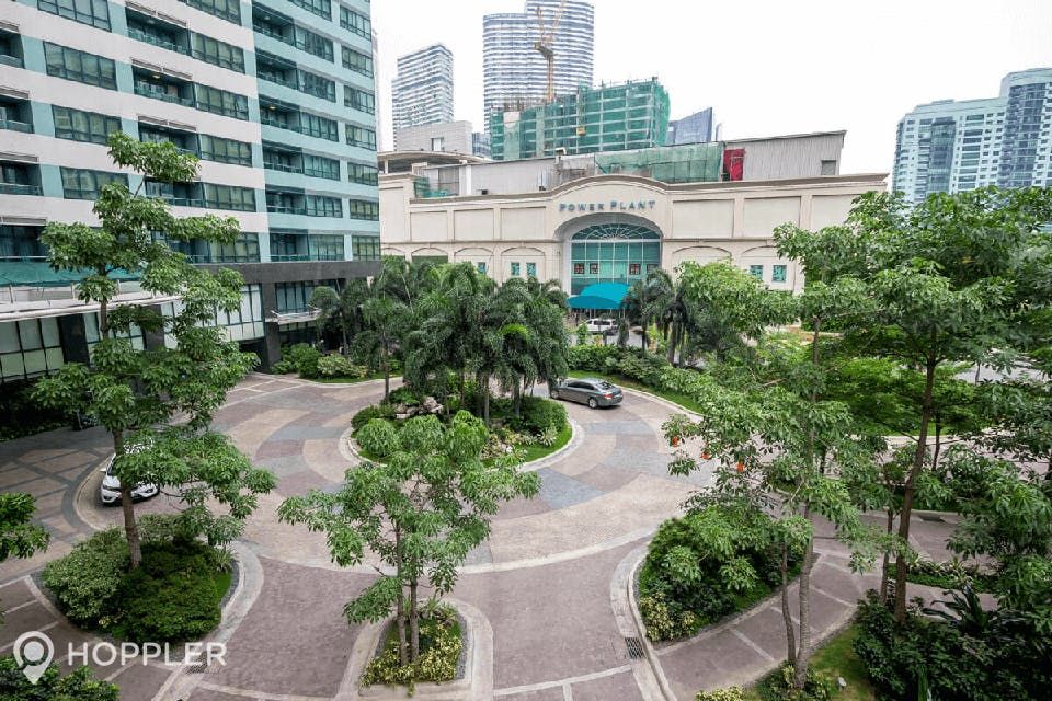 "3BR Condo for Rent in Edades Tower and Garden Villas, Rockwell Center,"06