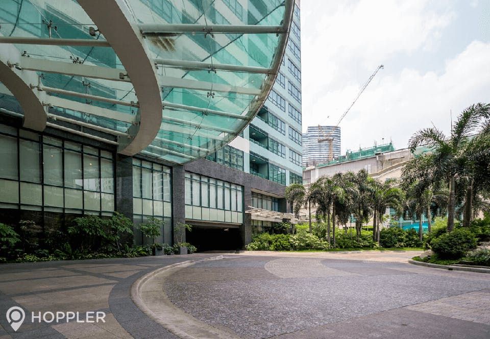 "3BR Condo for Rent in Edades Tower and Garden Villas, Rockwell Center,"08