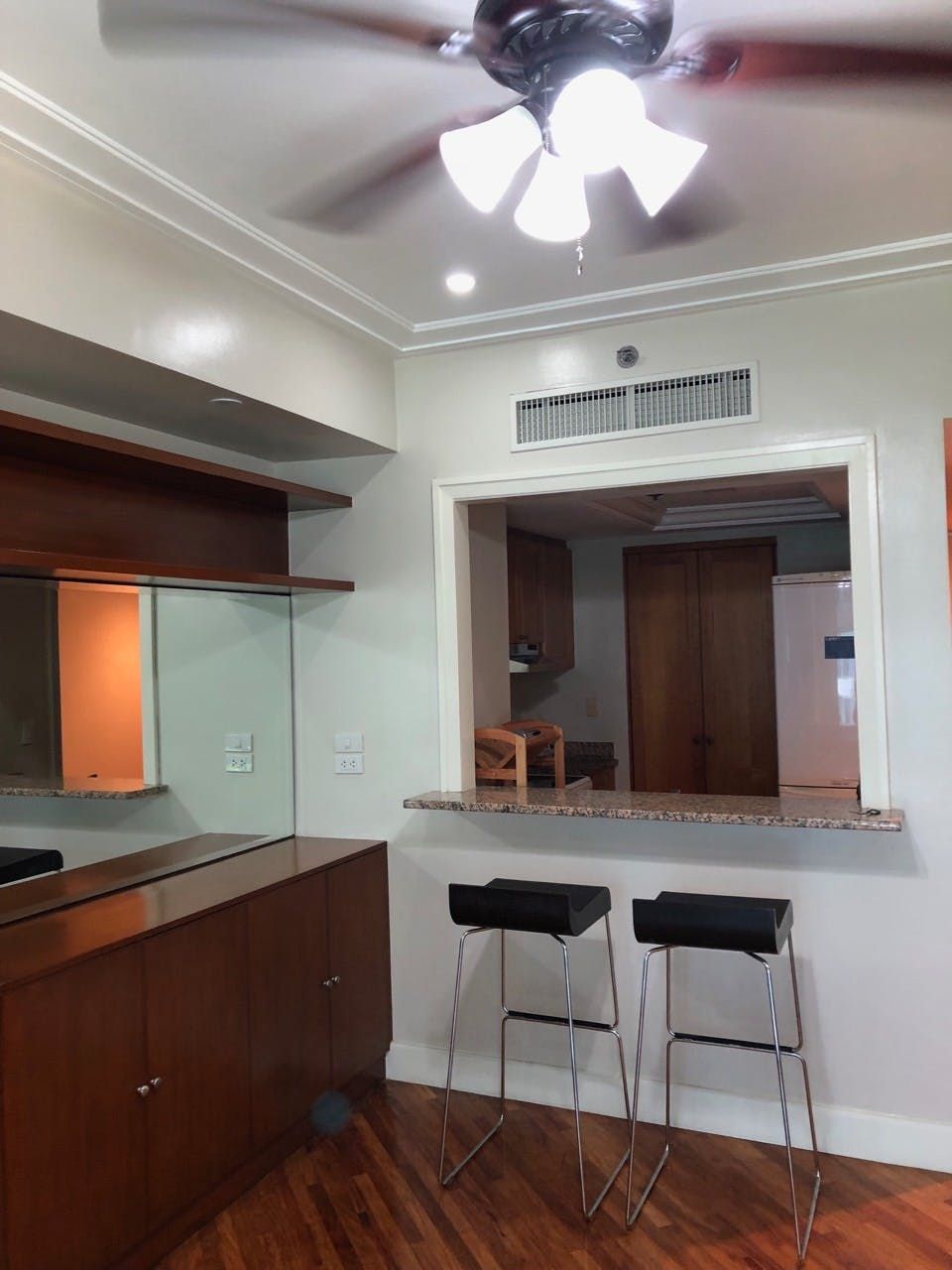 "Studio Condo for Rent in Amorsolo West, Rockwell Center, Makati"08