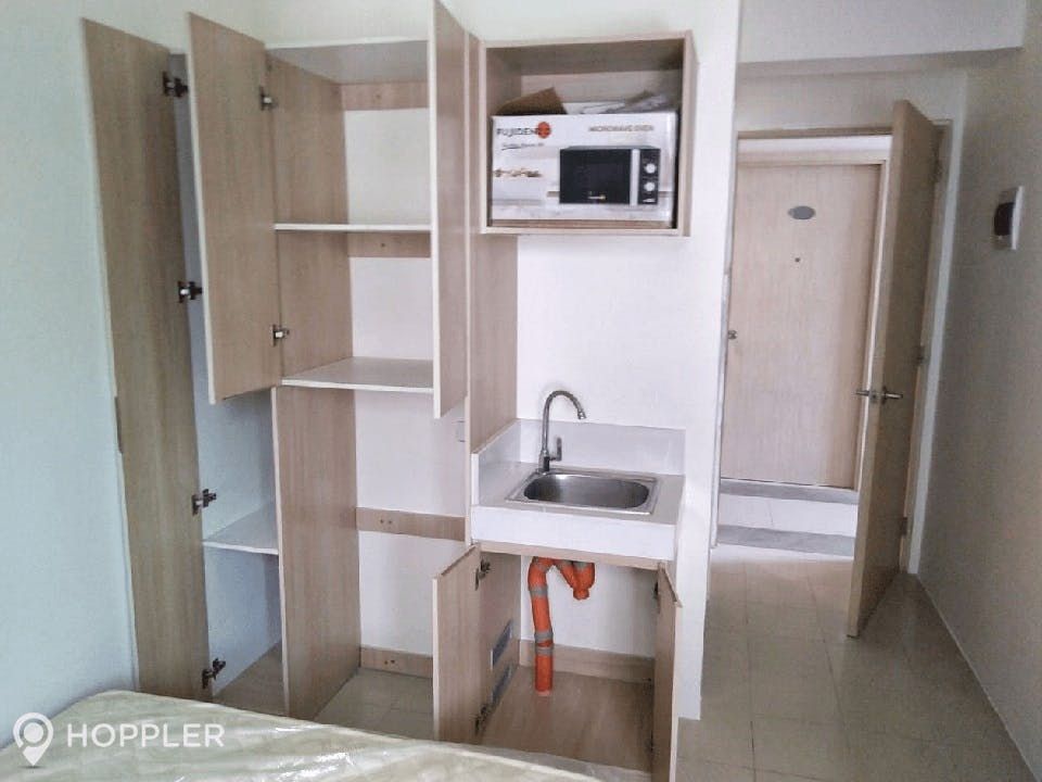 "Studio Condo for Rent in Urban Deca Tower, Highway Hills, Mandaluyong"04