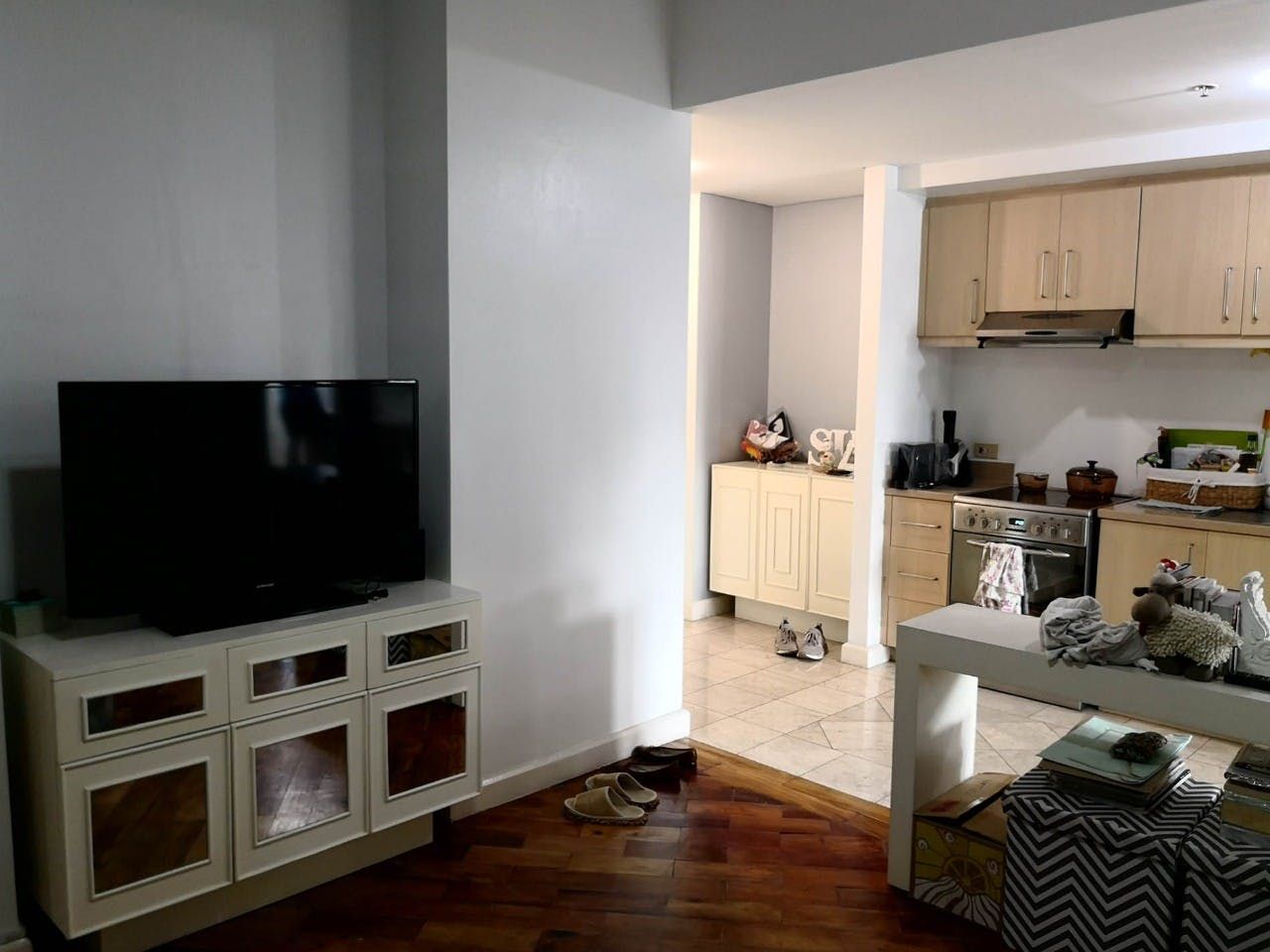 "1BR Condo for Rent in The Manansala, Rockwell Center, Makati"06