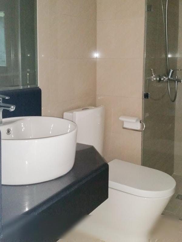 "2BR Condo for Rent in 8 Forbes Town Road, BGC - Bonifacio Global City,"06