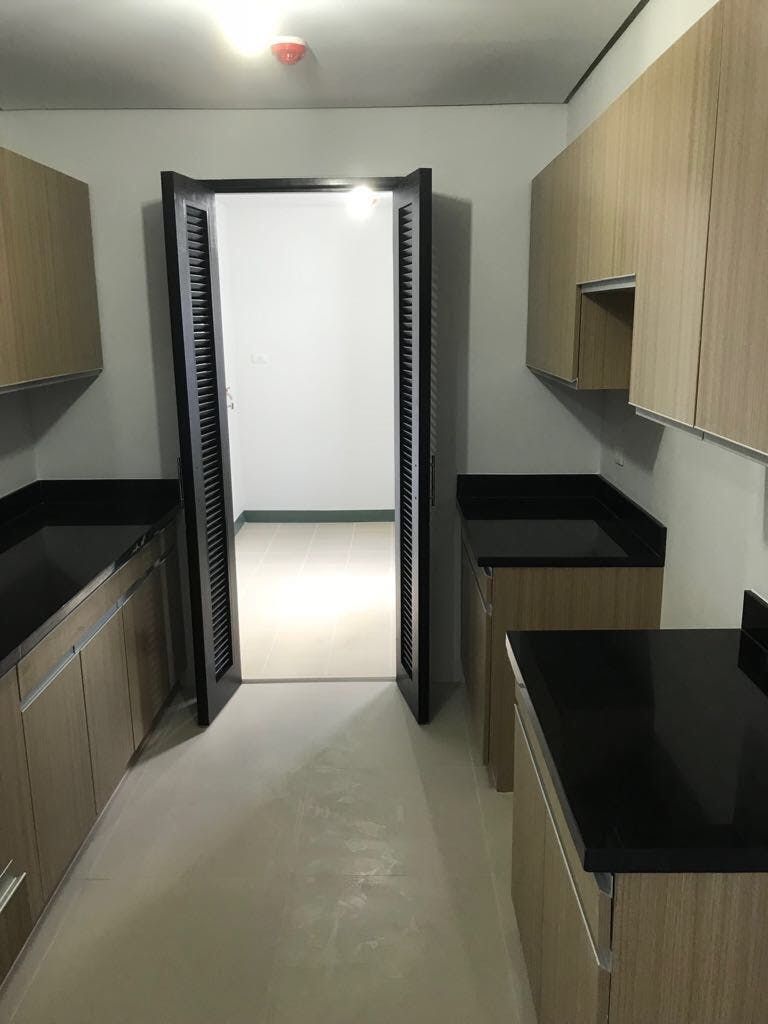 "2BR Condo for Rent in One Maridien Tower, BGC - Bonifacio Global City,"09