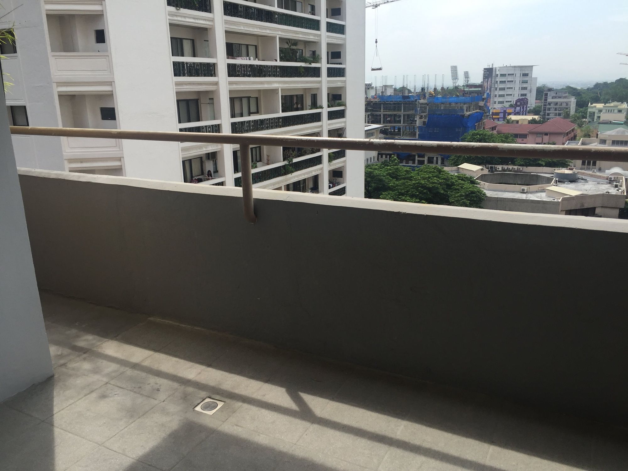 "4BR Condo for Rent in The Crescent Condominium, Ortigas Center, Pasig"08