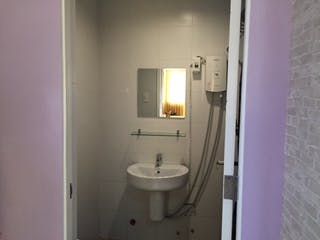 "Studio Condo for Rent in KL Tower, Legazpi Village, Makati"04
