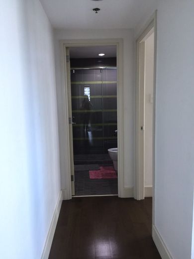 "2BR Condo for Rent in Edades Tower and Garden Villas, Rockwell Center,"01