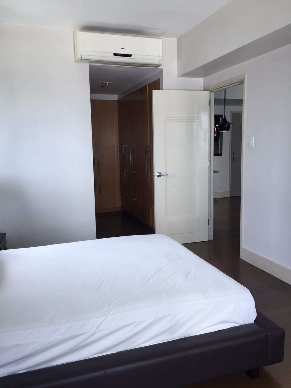 "2BR Condo for Rent in Edades Tower and Garden Villas, Rockwell Center,"04