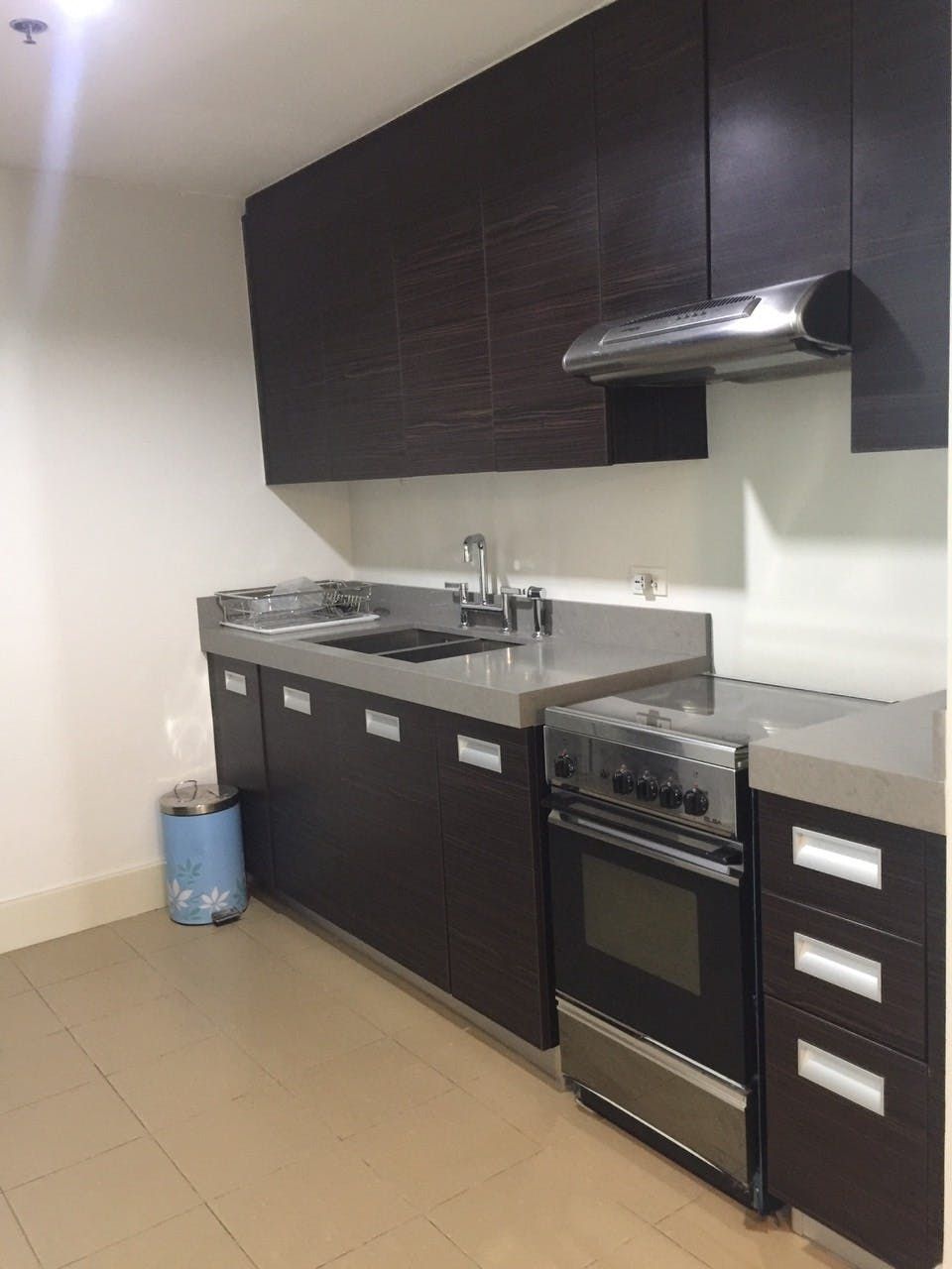 "2BR Condo for Rent in Edades Tower and Garden Villas, Rockwell Center,"06