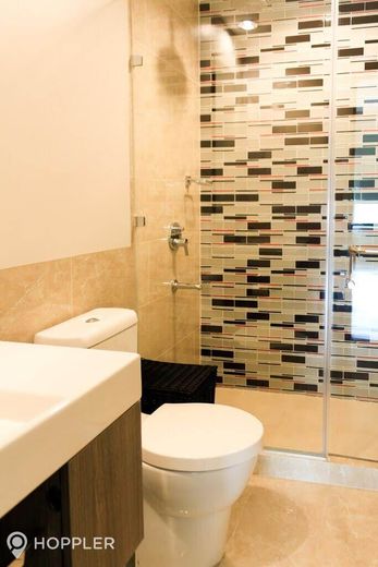 "2BR Condo for Rent in Edades Tower and Garden Villas, Rockwell Center,"01
