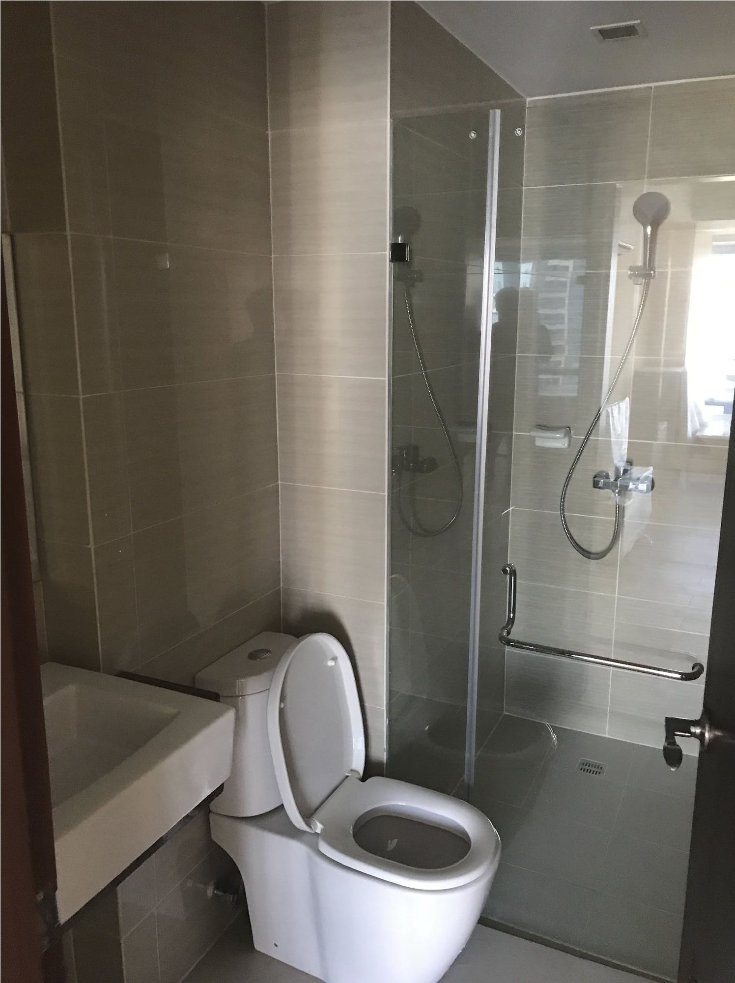"1BR Condo for Rent in Two Central, Salcedo Village, Makati"04