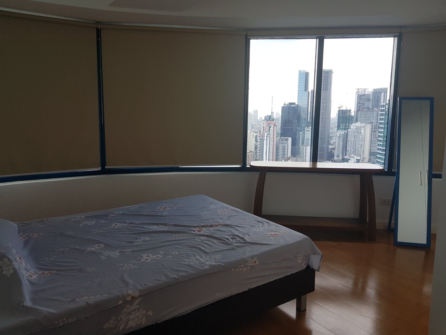 "3BR Condo for Rent in 8 Forbes Town Road, BGC - Bonifacio Global City,"03