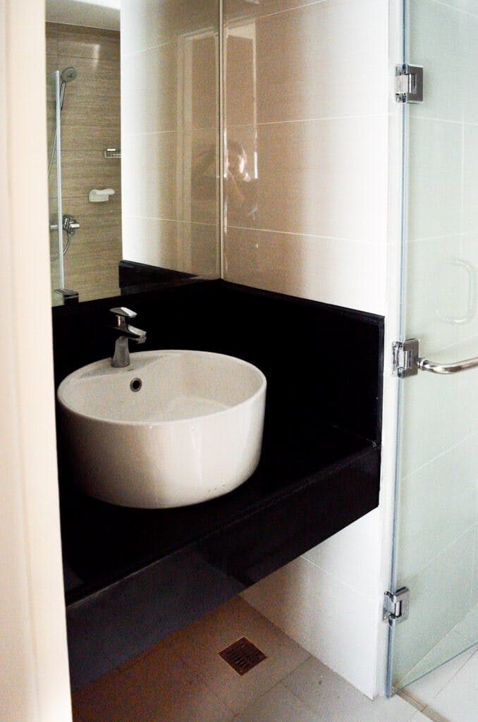 "2BR Condo for Rent in 8 Forbes Town Road, BGC - Bonifacio Global City,"09