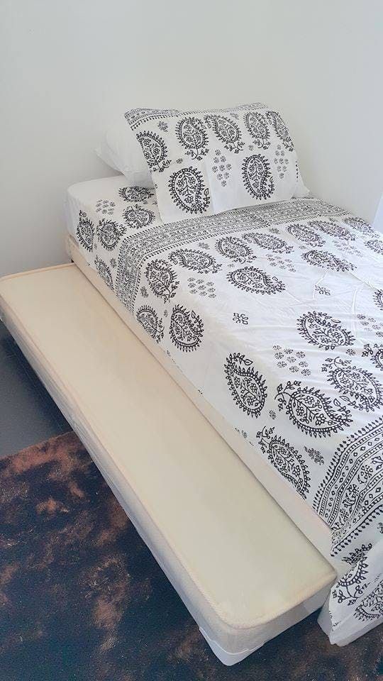"3BR Condo for Rent in The Residences at Greenbelt, Legazpi Village, Ma"03