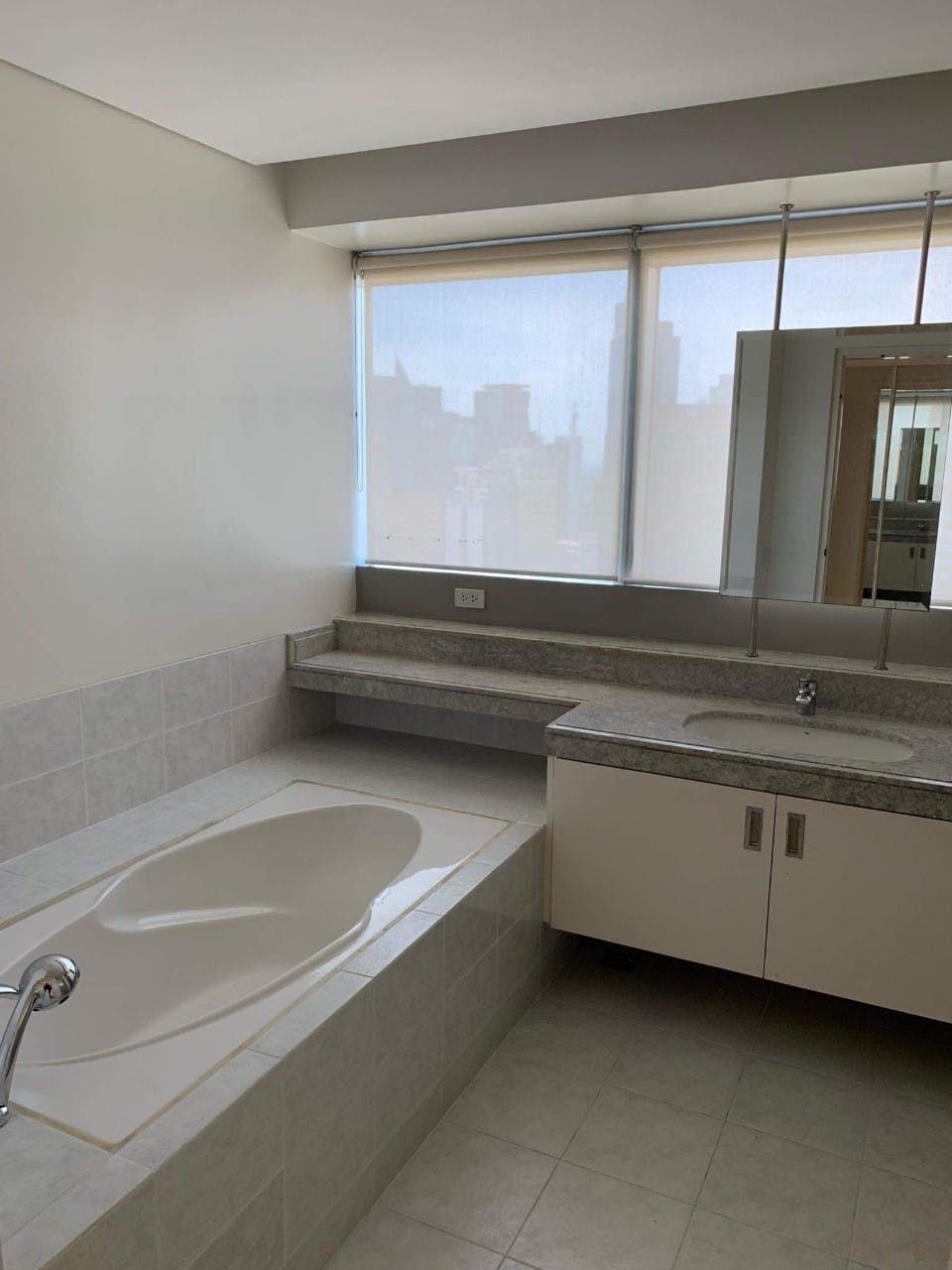"3BR Condo for Rent in The Residences at Greenbelt, Legazpi Village, Ma"09
