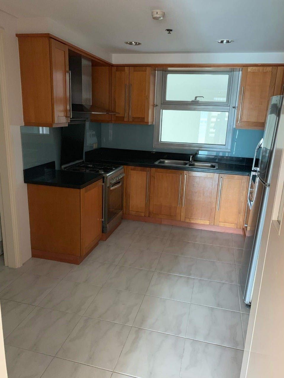 "3BR Condo for Rent in The Residences at Greenbelt, Legazpi Village, Ma"10
