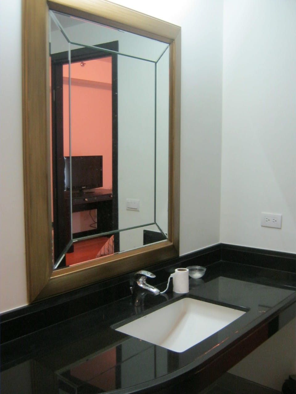"1BR Condo for Rent in The Residences at Greenbelt, Legazpi Village, Ma"10