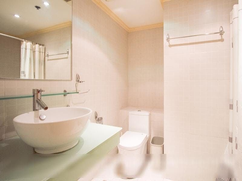 "1BR Condo for Rent in Elizabeth Place, Salcedo Village, Makati"08