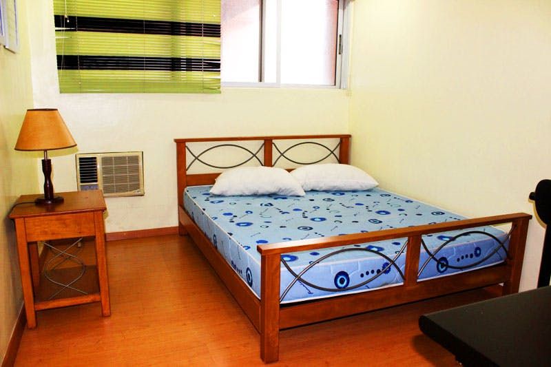 "2BR Condo for Rent in Elizabeth Place, Salcedo Village, Makati"10