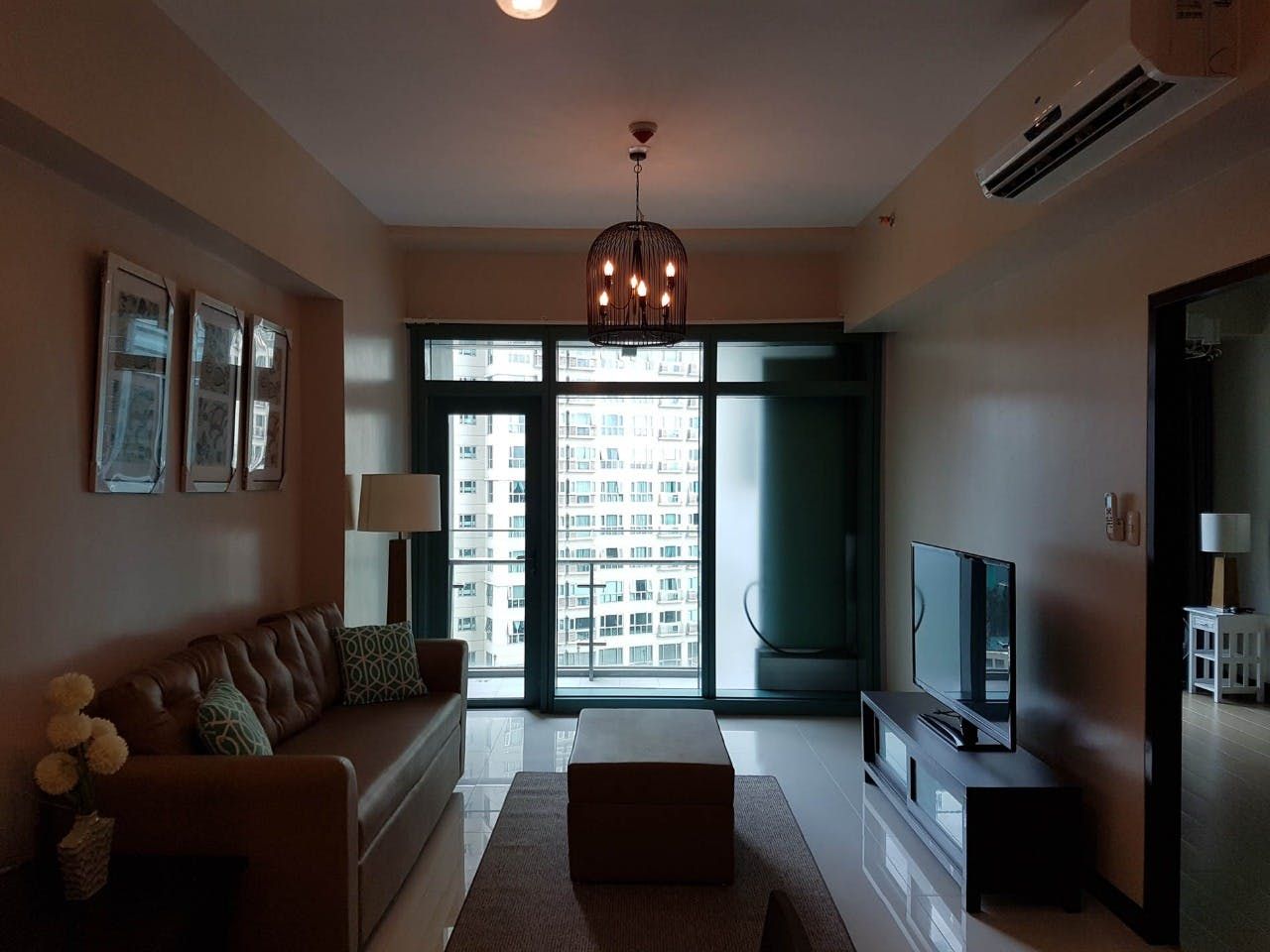 "1BR Condo for Rent in 8 Forbes Town Road, BGC - Bonifacio Global City,"06