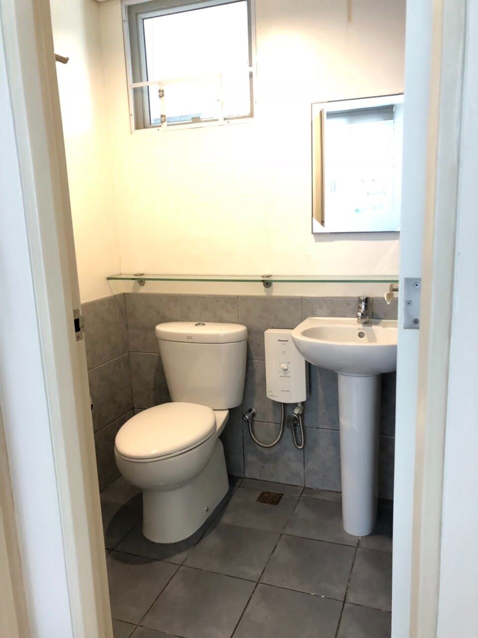 "2BR Condo for Rent in The Columns Legaspi, Legazpi Village, Makati"08
