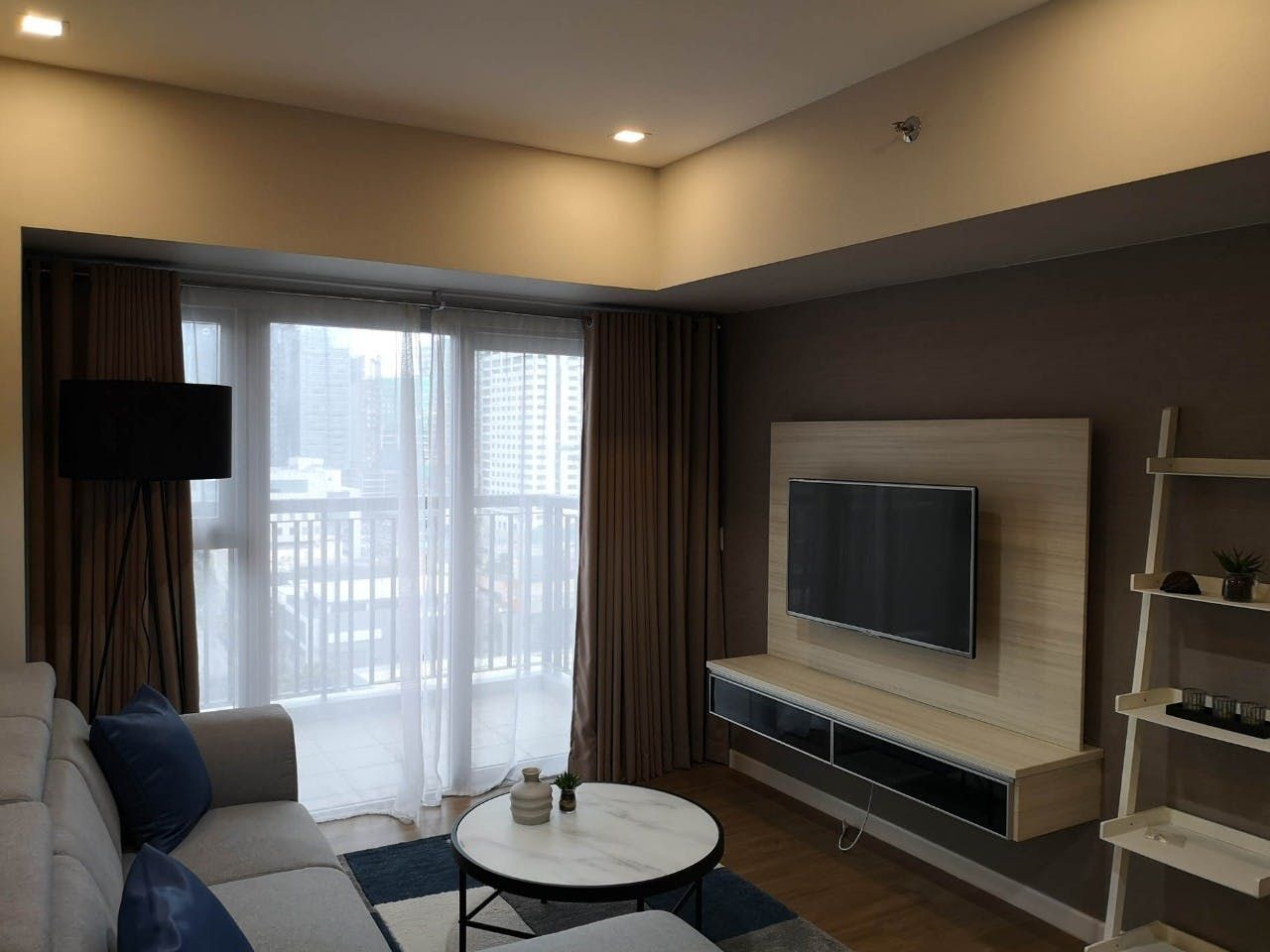 "2BR Condo for Rent in One Maridien Tower, BGC - Bonifacio Global City,"04