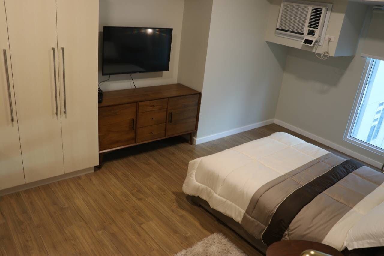 "Studio Condo for Rent in Kroma Tower, Legazpi Village, Makati"08