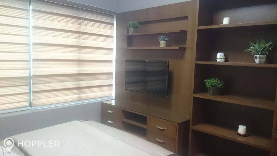"2BR Condo for Rent in Edades Tower and Garden Villas, Rockwell Center,"06