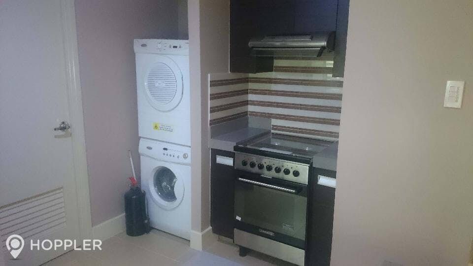 "2BR Condo for Rent in Edades Tower and Garden Villas, Rockwell Center,"10