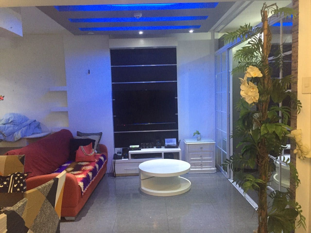 "1BR Condo for Rent in M Place Residences, South Triangle, Quezon City"08