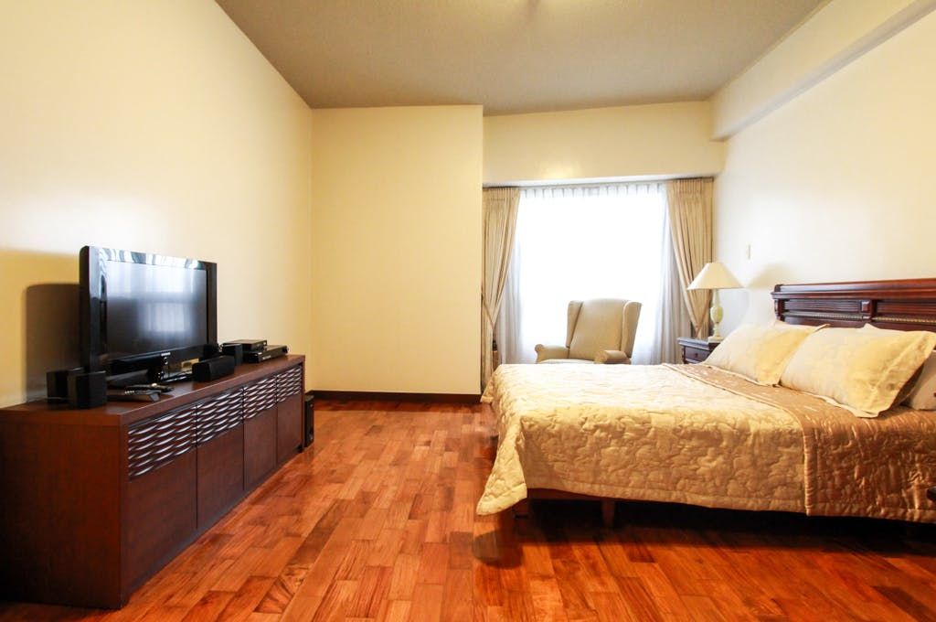 "2BR Condo for Rent in The Residences at Greenbelt, Legazpi Village, Ma"08