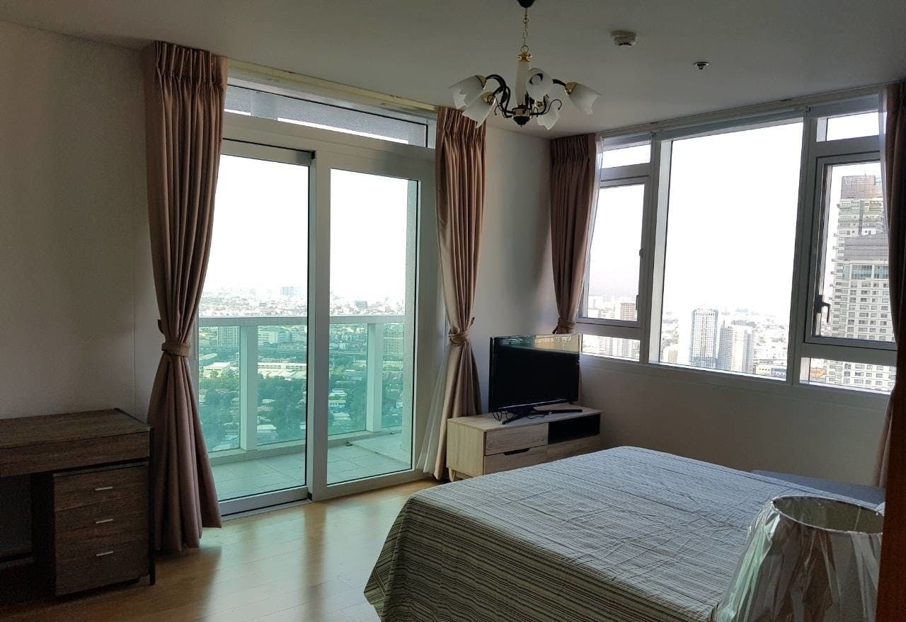 "2BR Condo for Rent in Park Terraces, San Lorenzo, Makati"04